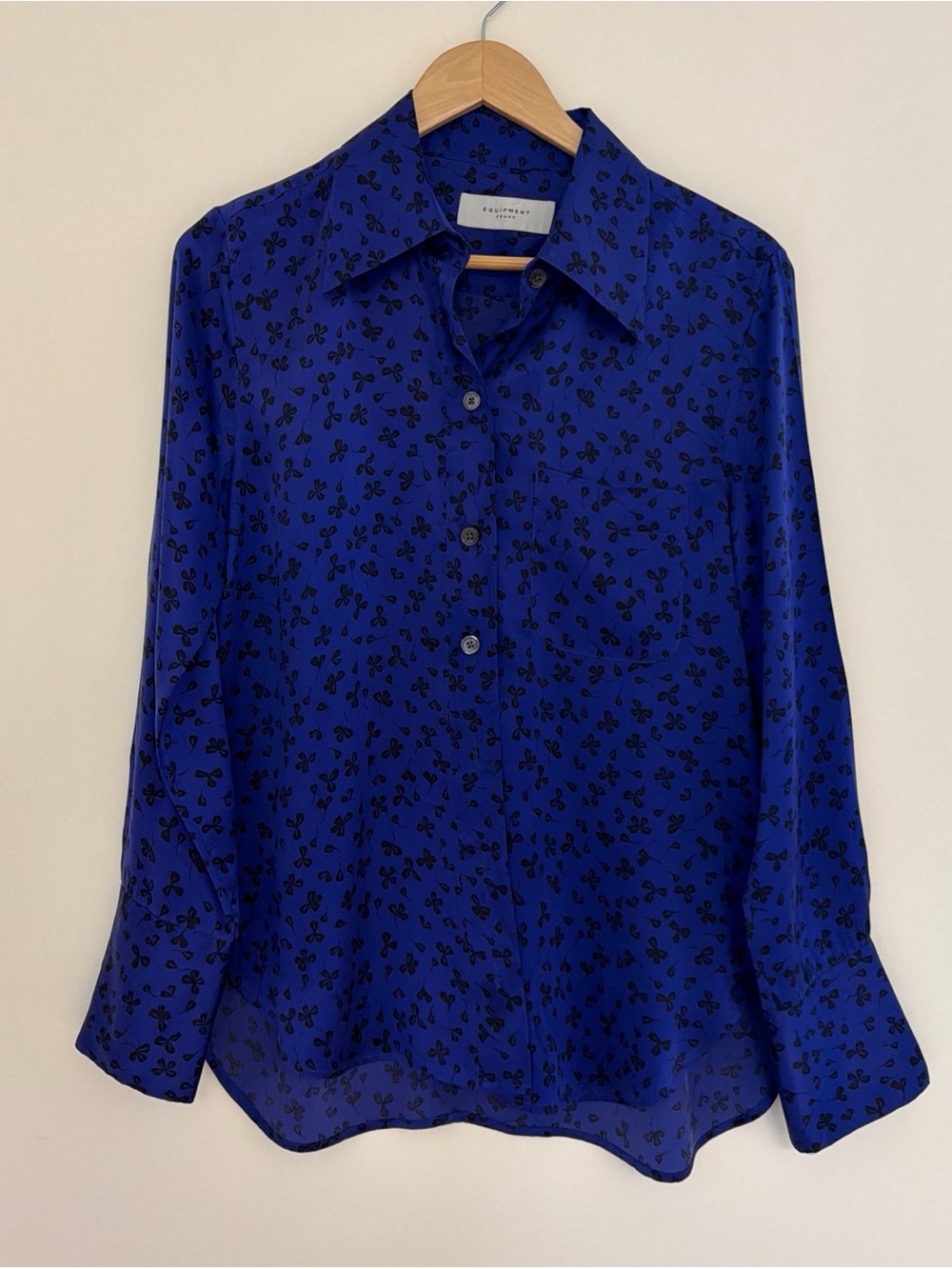 Equipment Femme Silk Clover Print Button Up Shirt Size Medium Royal Blue Purple